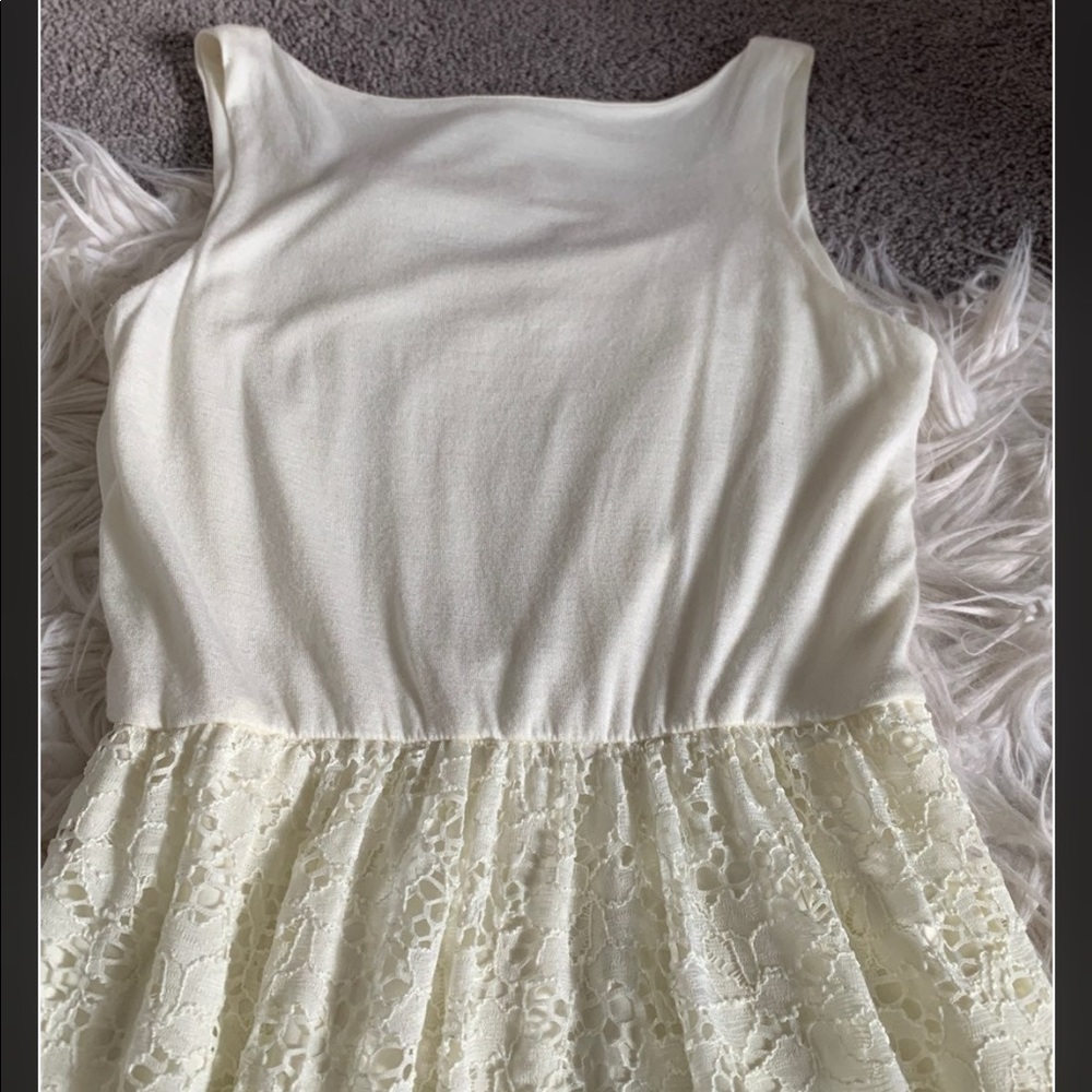 Delia’s Lace Dress - Picture 5 of 5